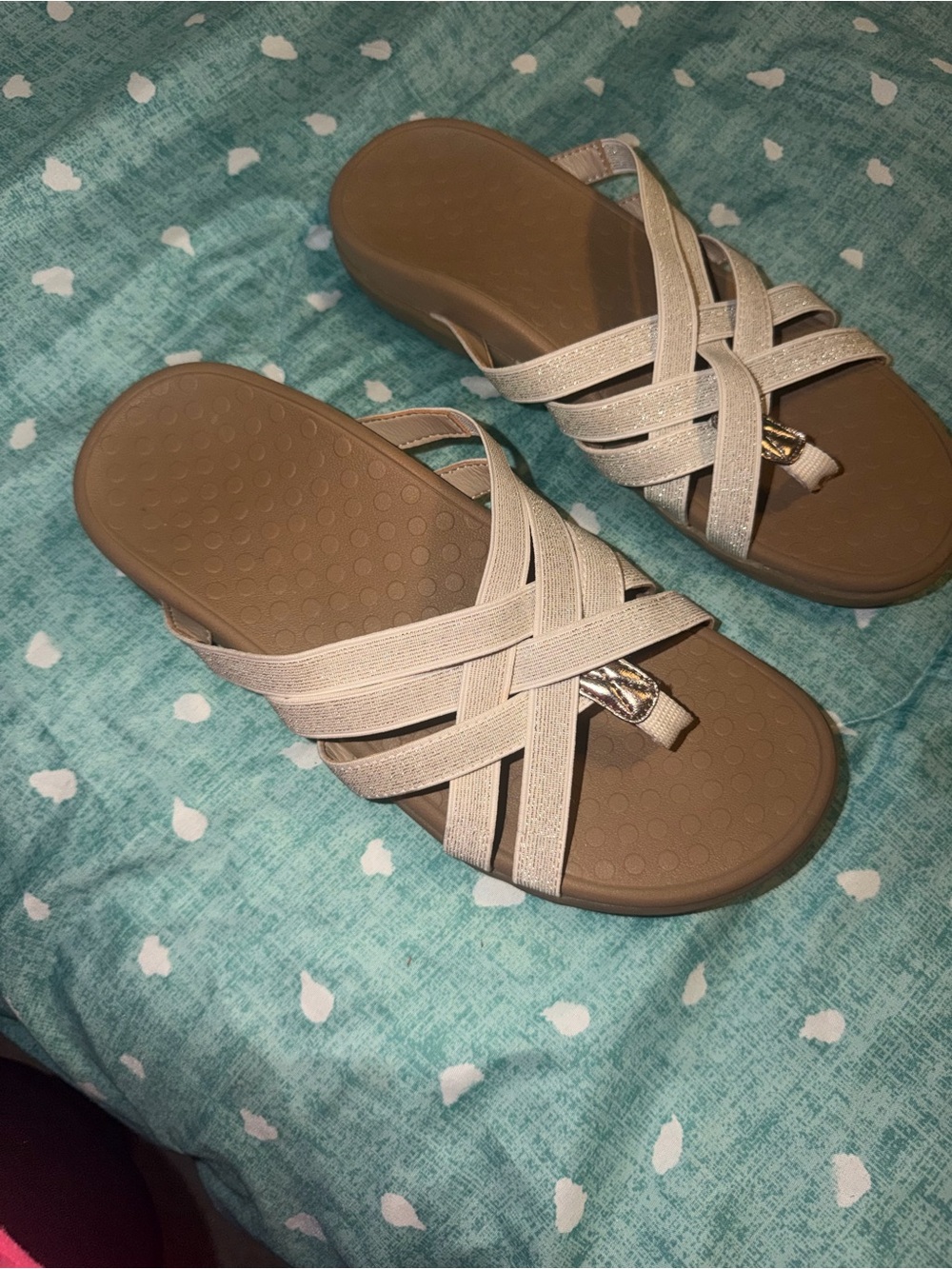 Women’s Beige Crisscross Comfort Sandals. Size 8
